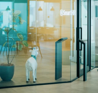 View of SmartHR’s Tokyo headquarters office, with a glass visitor entrance